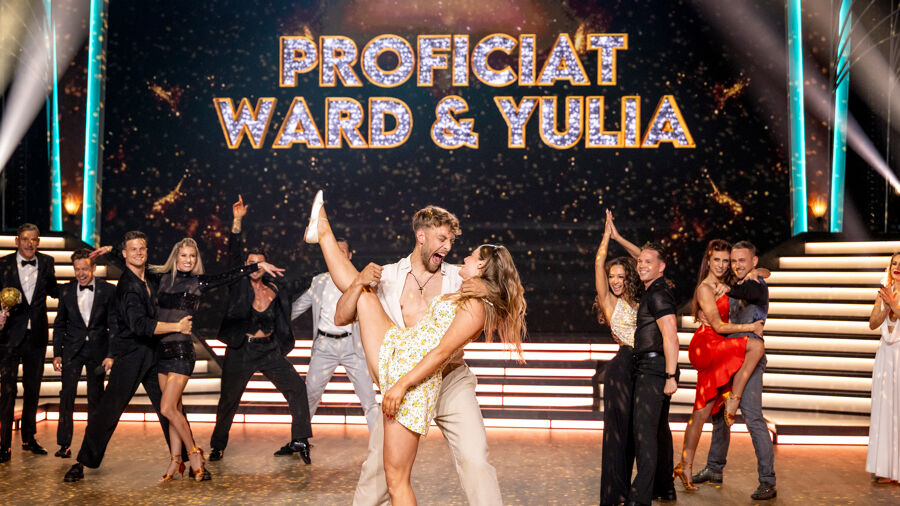 Vonk slaat over bij 'Dancing with the stars': hoe makkelijk word je verliefd op je danspartner? | VRT NWS: nieuws