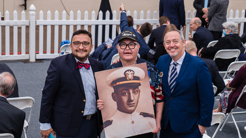 Foto David Campos (L), vice-voorzitter van de California Democratic Party, Nicole Murray-Ramirez (M) een LGBT-activist, met een foto van Harvey Milk en Bevan Dufty (R) Director van de Bay van San Francisco AFP or licensors