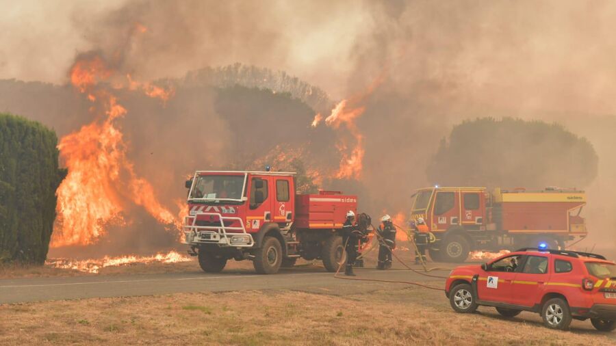 Bosbranden in Zuid-Frankrijk: 400 hectare bos verwoest, regering roept  extra brandweerlieden op | VRT NWS: nieuws