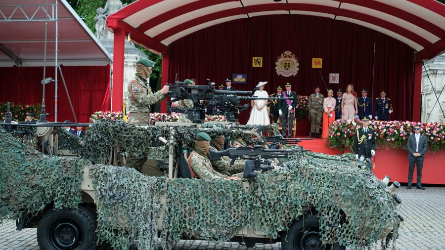 Onherkenbaar defileren op 21 juli: "Vermijden dat gezichten van militairen  in databanken terechtkomen" | VRT NWS: nieuws