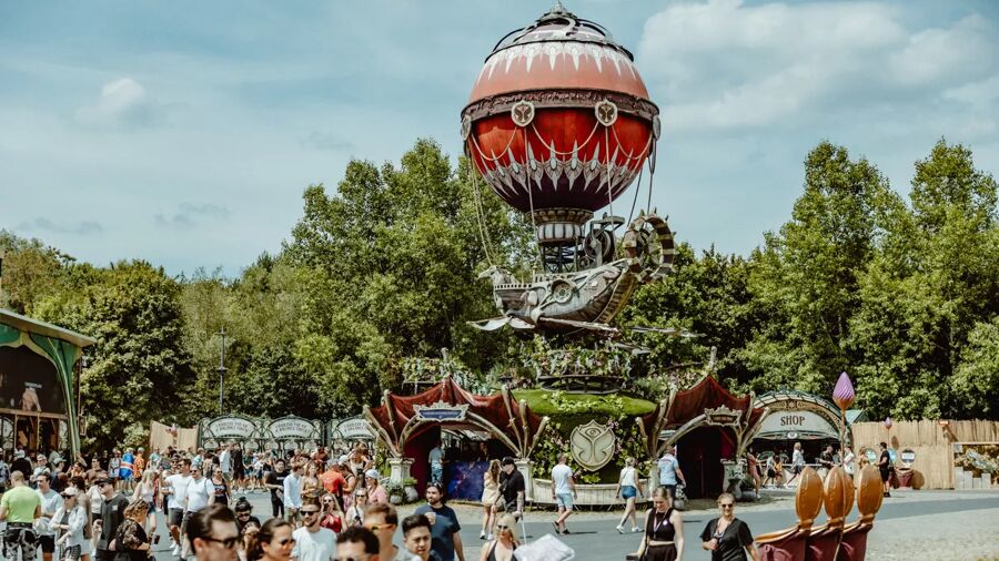 Tomorrowland: Doors are open, new main stage still being built