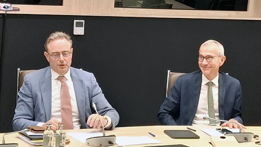 Onderhandelingen zomerakkoord - Federale regering bereikt zomerakkoord na  nachtelijk onderhandelen: "Grootste sociaal-economische hervorming van de  eeuw" | VRT NWS: nieuws