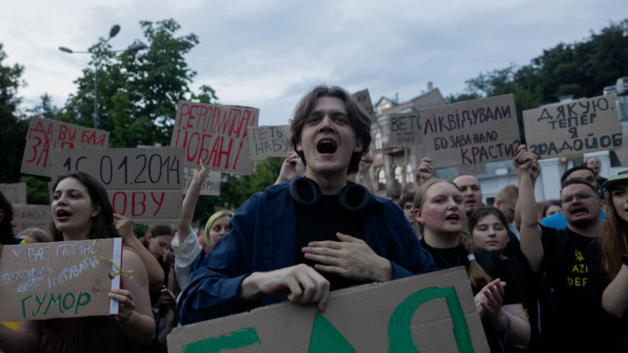 Oorlog in Oekraïne - Oekraïens parlement keurt nieuwe wet goed om anti- corruptie-instellingen te herstellen | VRT NWS: nieuws