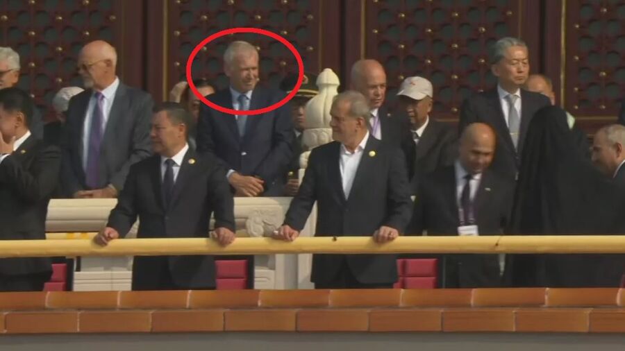 Oud-premier Yves Leterme aanwezig op historische militaire parade in Peking:  "Hij is een vriend van China" | VRT NWS: nieuws