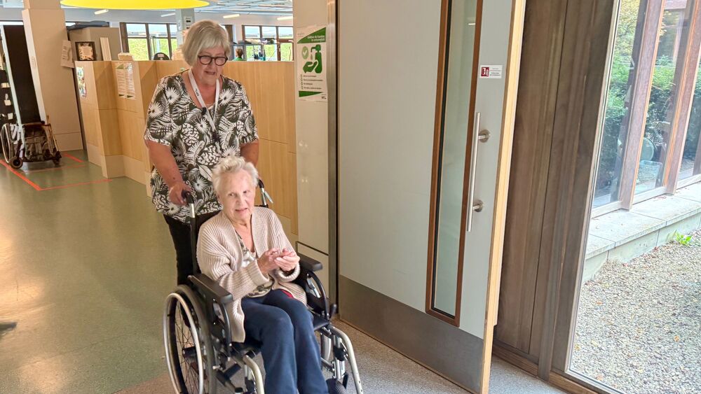 Foto Petra werkt sinds kort als vrijwilliger in revalidatieziekenhuis RevArte. Foto: Paul Van Landeghem