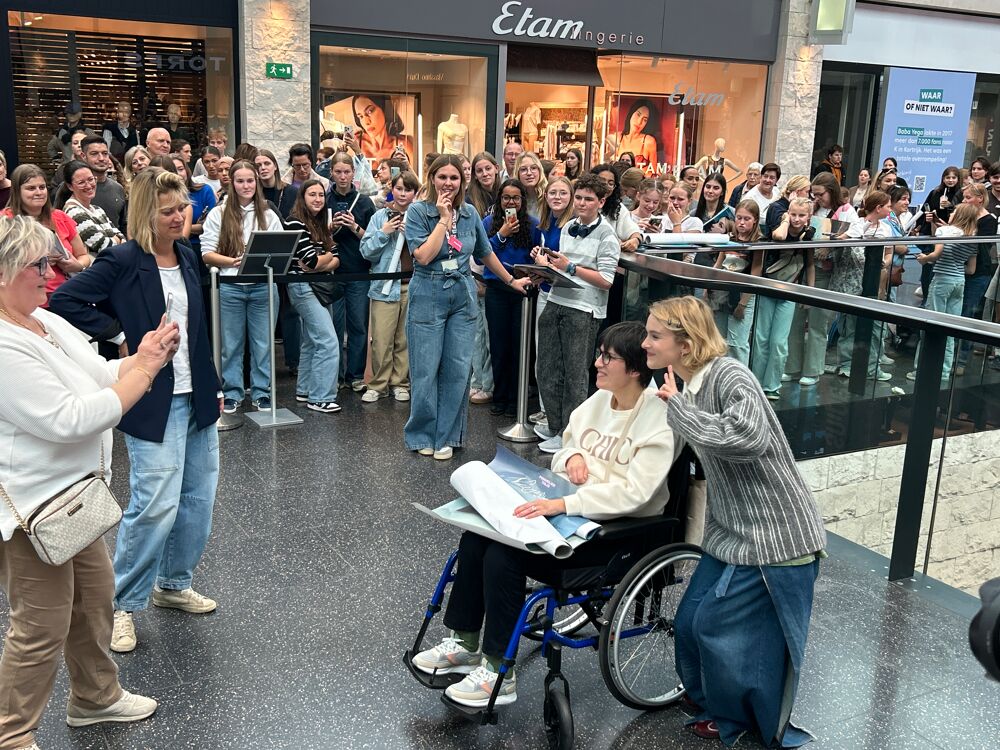 Foto Kathy mocht toch even een foto nemen van haar dochter Julie met Pommelien. Foto: Bas De Wilde