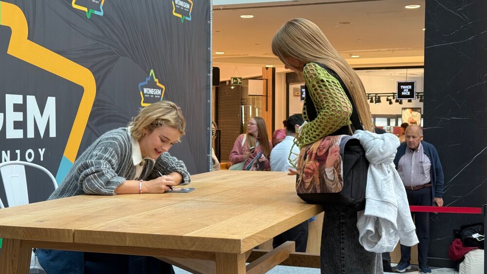 Foto Pommelien Thijs signeerde in Wijnegem van 10 tot 11.30 uur. Foto: Paul Van Landeghem