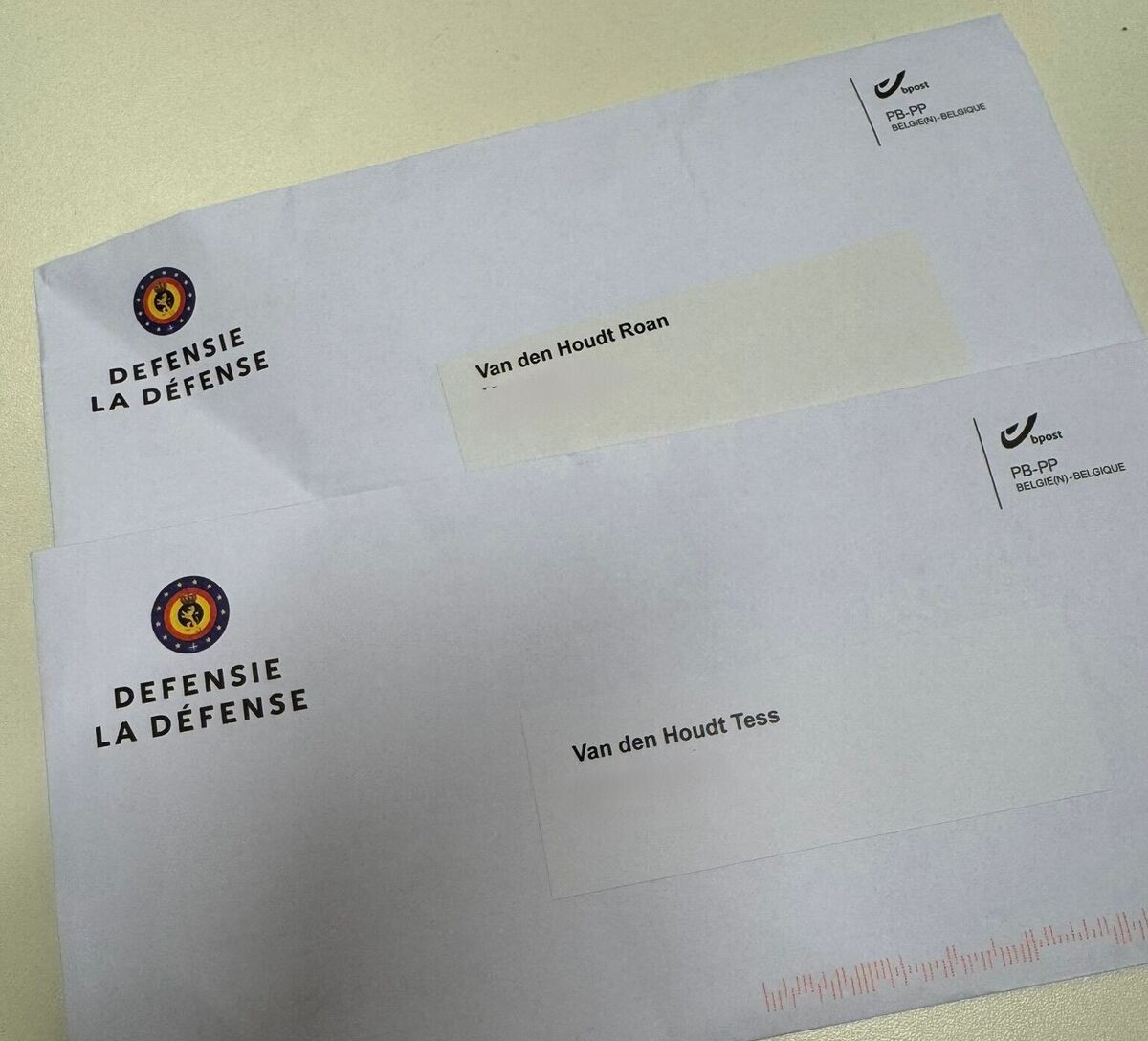 Foto De brieven voor Roan en Tess (de adressen op het etiket zijn afgedekt). Foto: Kim Gellens 