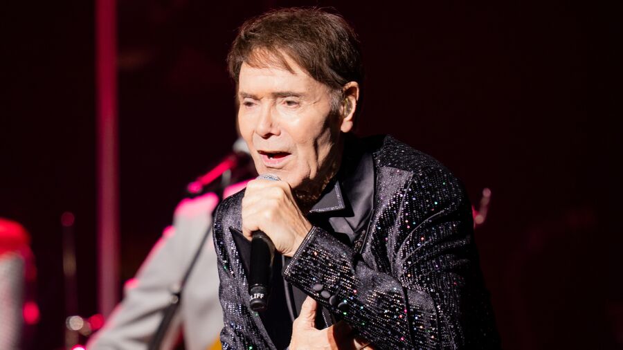 Britse zanger Cliff Richard vertelt over diagnose prostaatkanker: "Absoluut belachelijk dat er geen screeningsprogramma is" | VRT NWS: nieuws