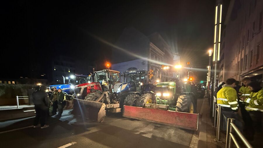 Boerenbetoging in Brussel is al begonnen: eerste tractoren blokkeren de  Wetstraat | VRT NWS: nieuws