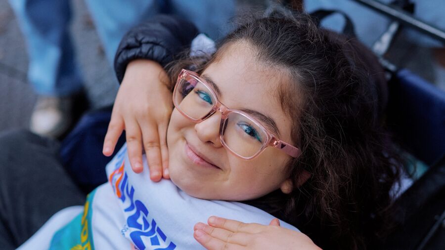 Zoeken naar een speld in een hooiberg": waarom het voor Hafsa (11) moeilijk  is een stamceldonor te vinden | VRT NWS: nieuws