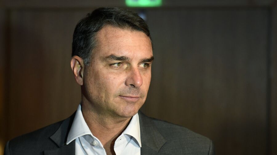 Corruptieschandaal dreigt Braziliaanse presidentskandidaat Flávio Bolsonaro zuur op te breken | VRT NWS Nieuws