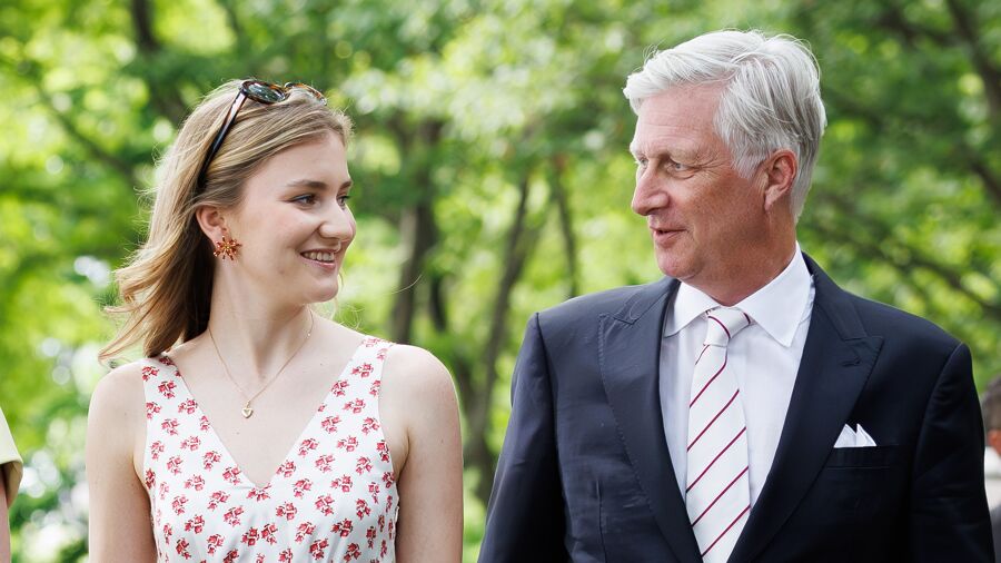 Kroonprinses Elisabeth studeert af: "Gewoon Elisabeth kunnen zijn, ik heb  er echt van genoten" | VRT NWS Nieuws