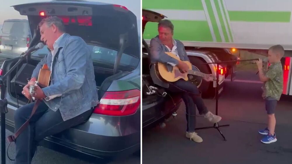 Foto Geert van Hoof nam zijn gitaar uit de koffer en begon te zingen.
