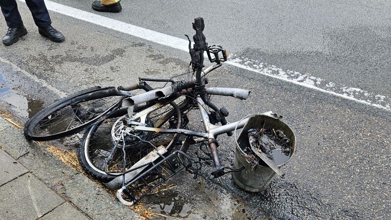 Foto Van de fiets blijft nog weinig over. Foto: Jonathan Folens
