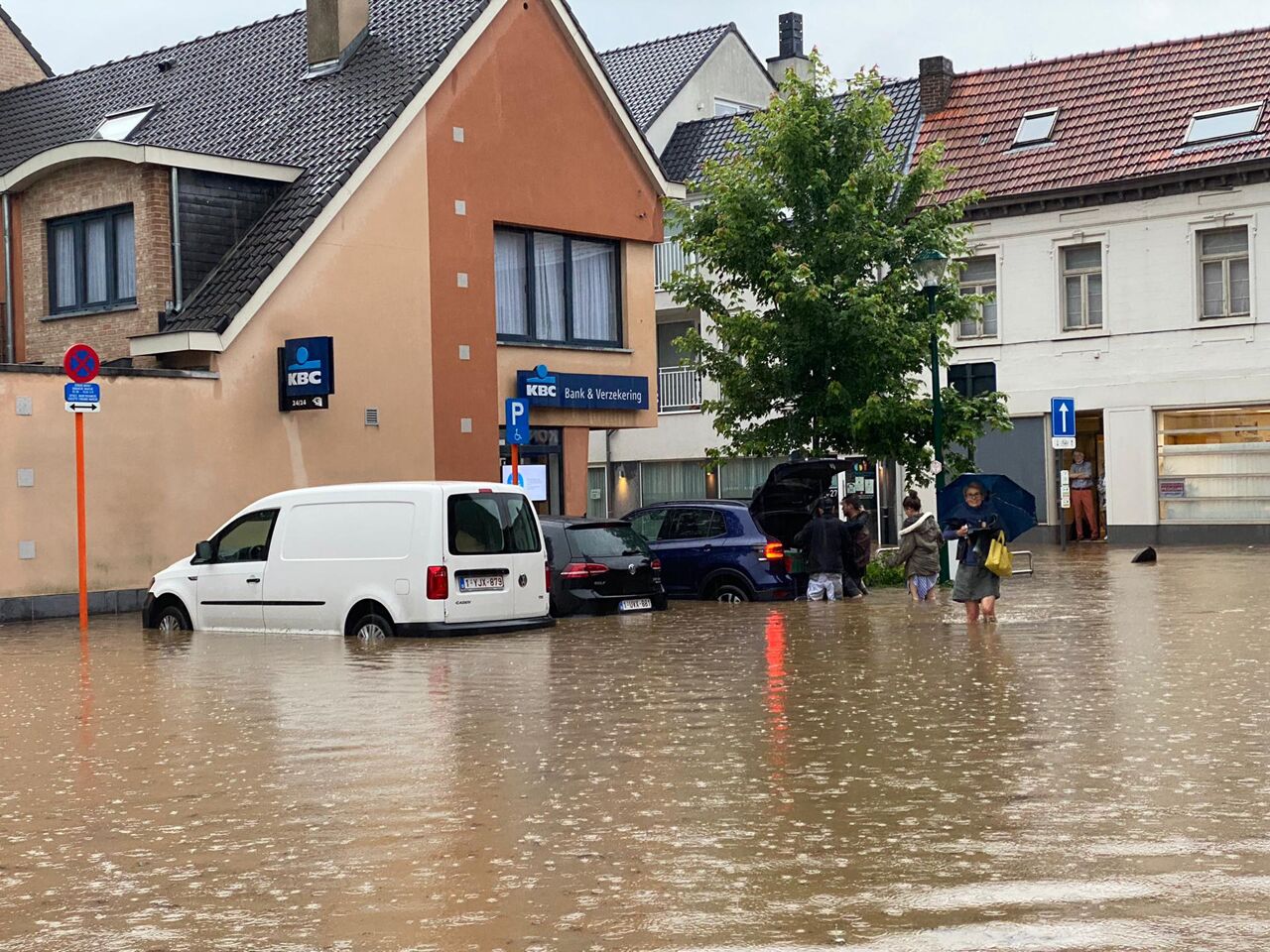 Wateroverlast In Limburg En Vlaams-Brabant Door Hevig Onweer: "In Paar ...