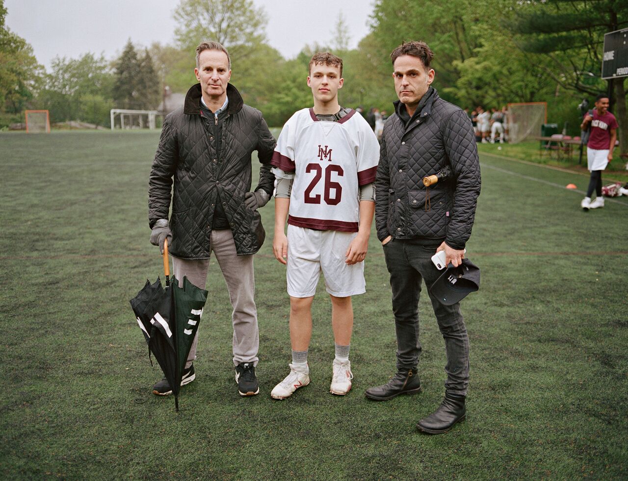Tom e Mike con il figlio Jack in un campo di addestramento alla Horace Mann School. Bronx, New York. | Foto: © Bart Henin Tom e Mike con il figlio Jack in un campo di addestramento alla Horace Mann School. Bronx, New York. | Foto: © Bart Henin