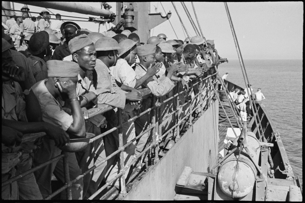 L'8° Reggimento Fucilieri Senegalesi in rotta per lo sbarco in Provenza. L'8° Reggimento Fucilieri Senegalesi in rotta per lo sbarco in Provenza.