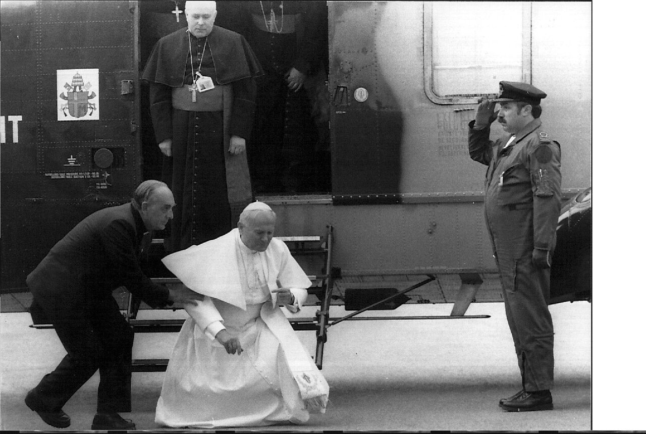 Waar slaapt de paus terwijl hij in België is? En wie betaalt zijn