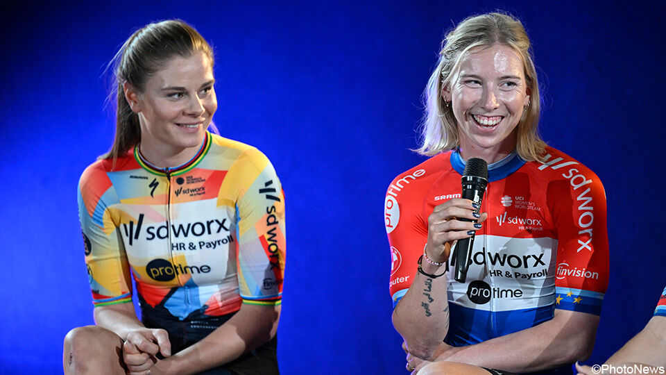 LIVE Omloop Nieuwsblad (vrouwen): rensters maken zich klaar in 't Kuipke voor de start