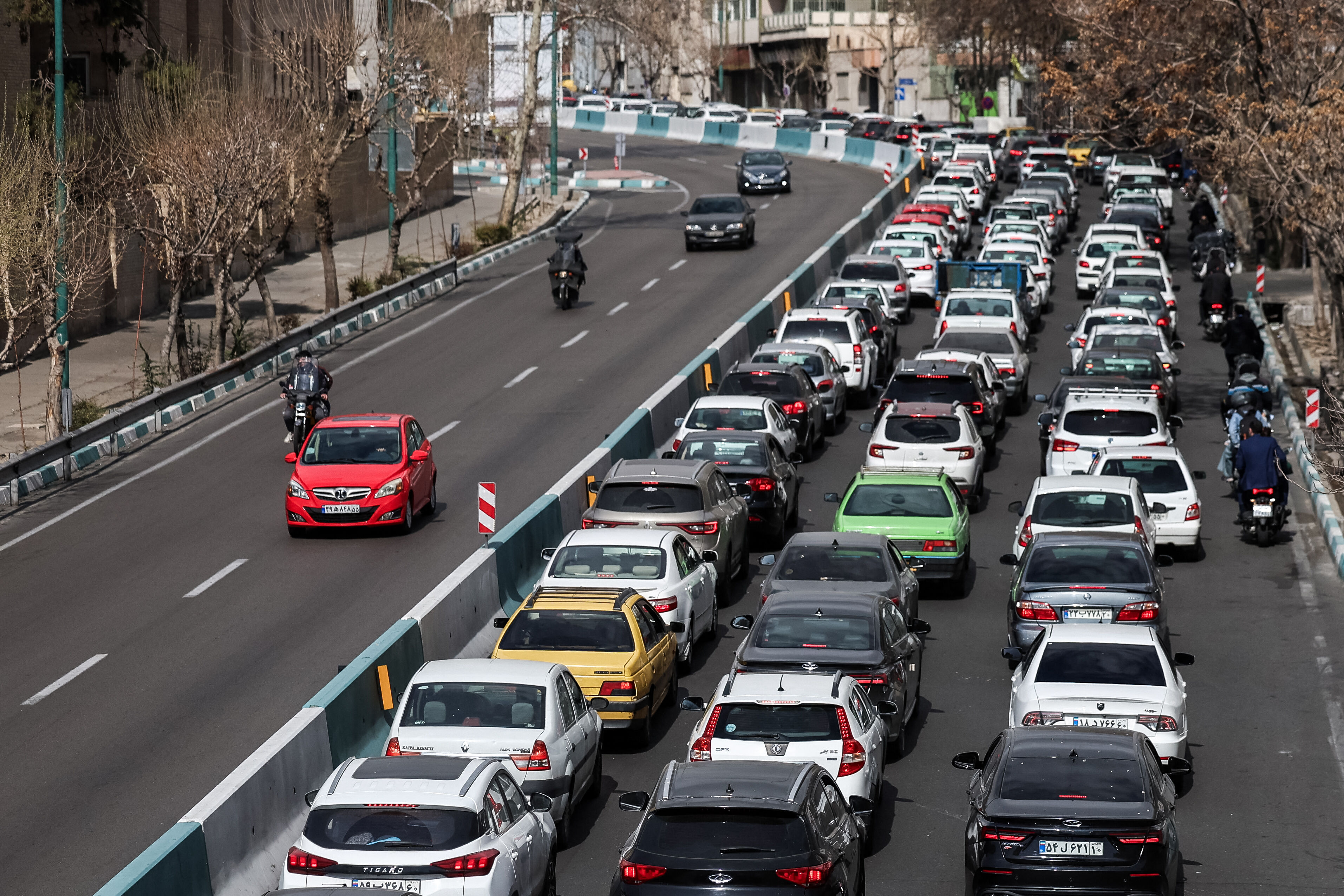 Iran antwoordt op aanvallen van Israël en VS: explosies gehoord in verschillende Golfstaten