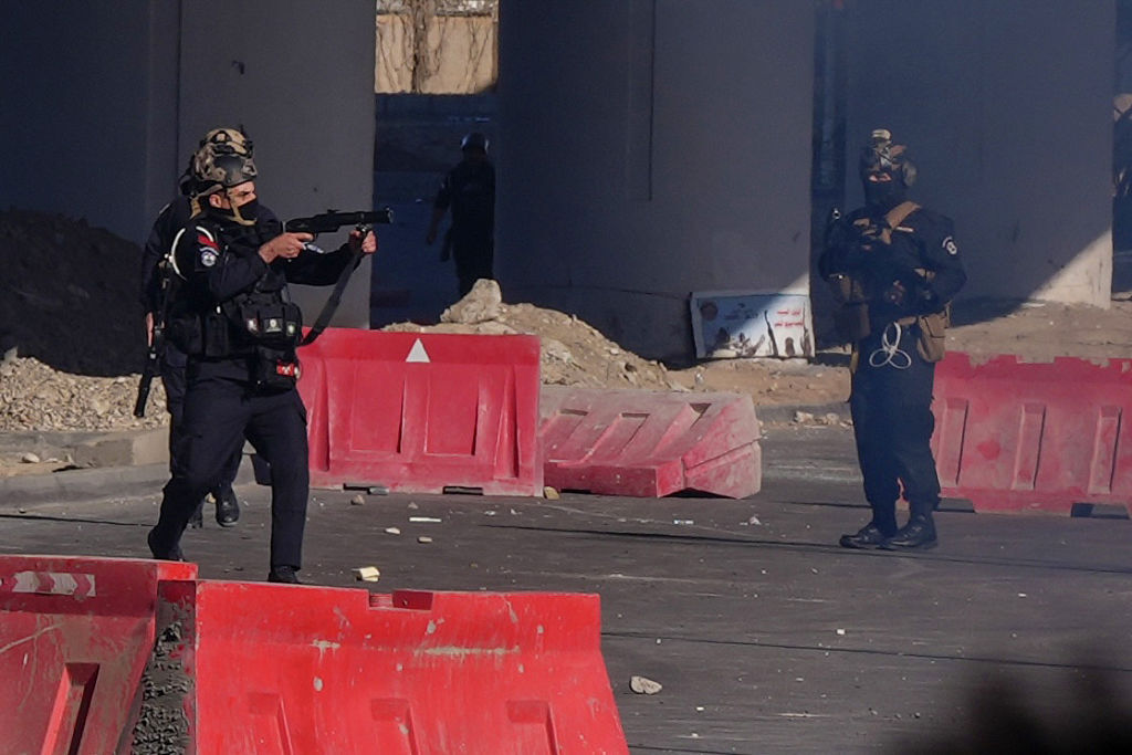 Amerikaanse ambassade en consulaat bestormd, Trump: "Als Iran wraak neemt, slaan we met ongekende kracht terug"