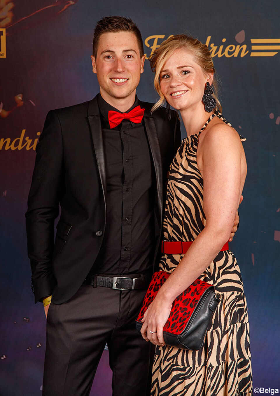 Spooky, Campenaerts verschijnt met oranje lenzen op Gala van Flandrien