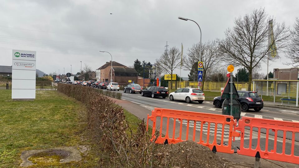 Zware brand op industrieterrein in Oudsbergen asbest vrijgekomen en