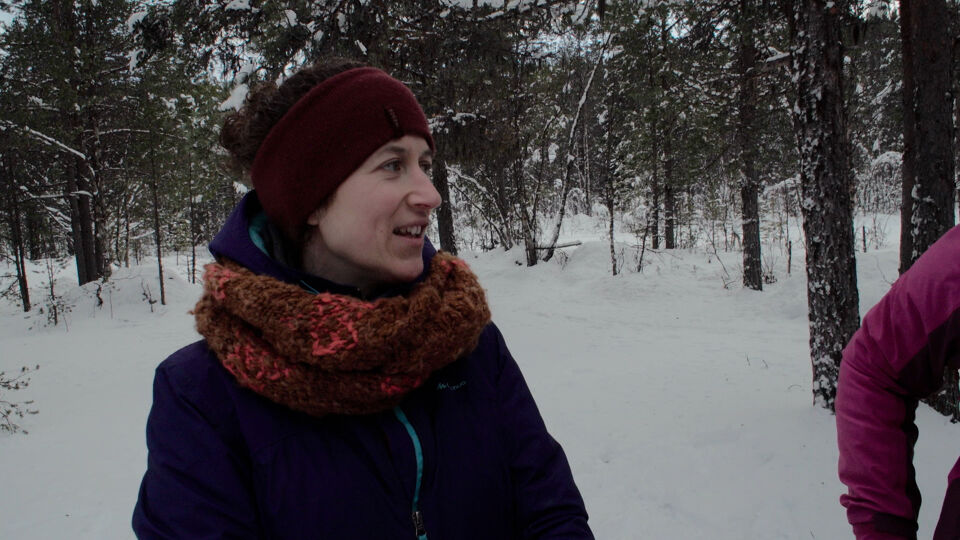 Humaninterestreeks waarin journaliste Annemie Struyf door Noorwegen trekt, op bezoek bij landgenoten die in het Hoge Noorden een nieuw leven willen beginnen. - Met een sneeuwstorm op komst moet Mark op Hardangervidda de colonne voorbereiden. Dorien en Arent vertrekken vroeger dan gepland bij Evelyne. Arent wordt geplaagd door heimwee. Soetkin is nu 7 maanden zwanger en komt samen met Adah naar België voor een reeks concerten. Voor Ellen verloopt de aanpassing in Rondane niet altijd even makkelijk.