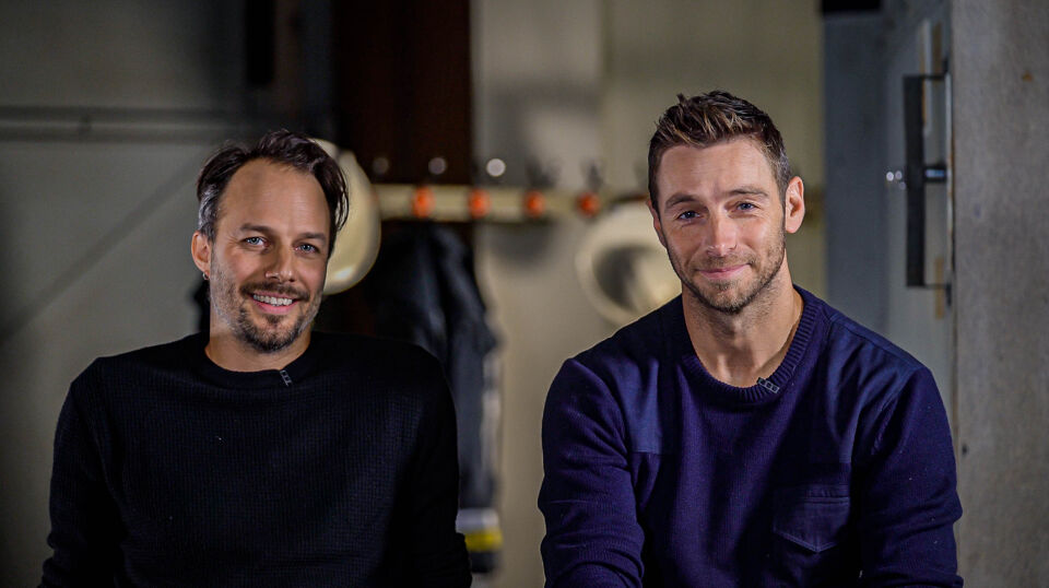 Onder vuur Louis Talpe en Maarten Ketels bespreken de scène op de kraan VRT MAX Onder vuur Louis Talpe en Maarten Ketels bespreken de scène op de kraan VRT MAX