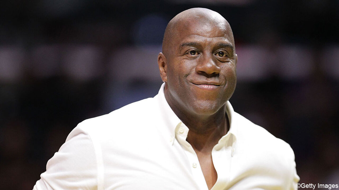 VIDEO: Clubicoon Magic Johnson keert terug naar de LA Lakers ...