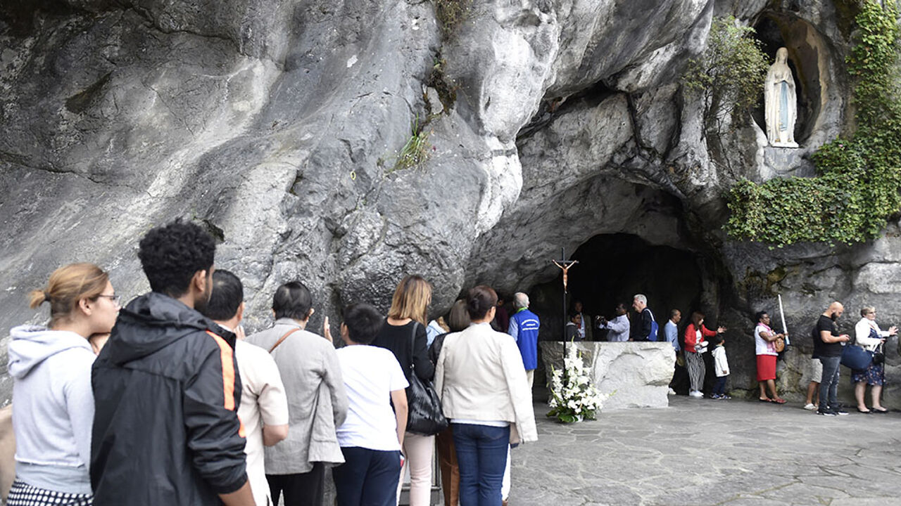 Pourquoi y atil une grotte NotreDame de Lourdes à Jette ? VRT NWS