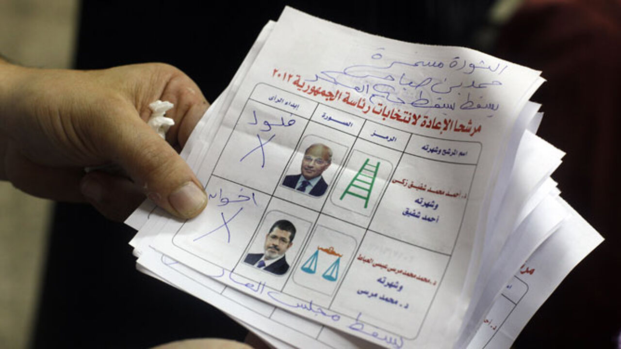 Чернила на выборах в египте. Выборы в египте картинки. Президентские выборы в египте. Парламентские выборы выборы в египте. Президентские выборы в египте.