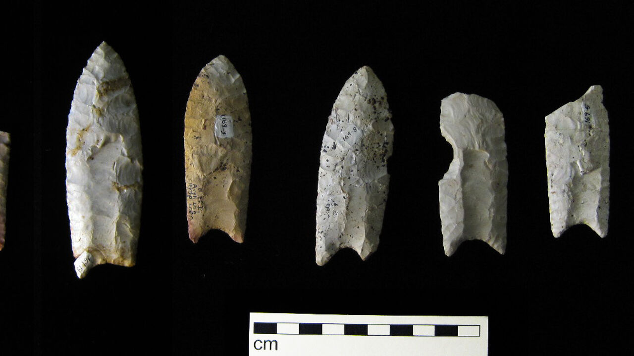 Speerpunten van de Clovis-cultuur uit Iowa. (Foto: Bill Whittaker/Wikimedia Commons)