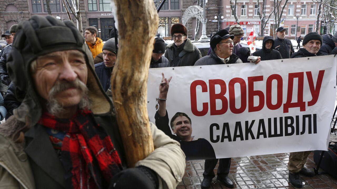 Rechtbank in Kiev laat oppositieleider Saakasjvili vrij ...