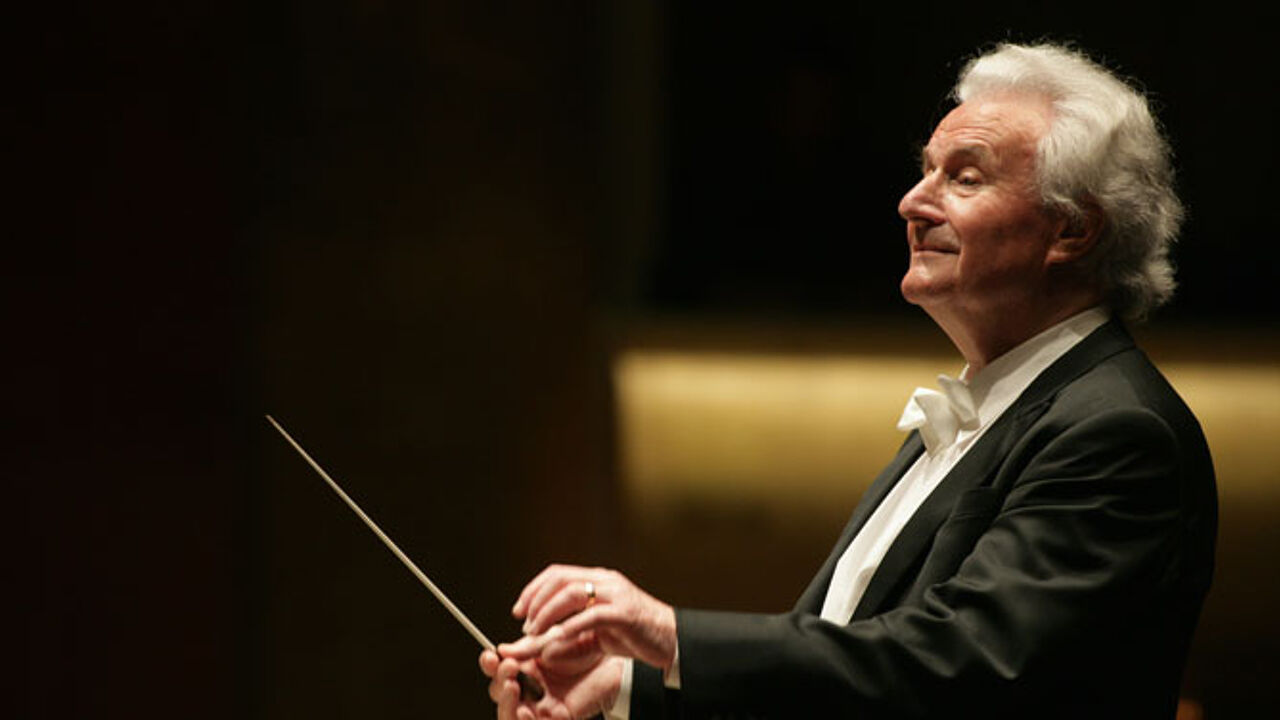 руководит оркестром. дирижеры санкт-петербурга. оперный дирижер. самуэль галь альтерович дирижер. знаменитые английские дирижеры.