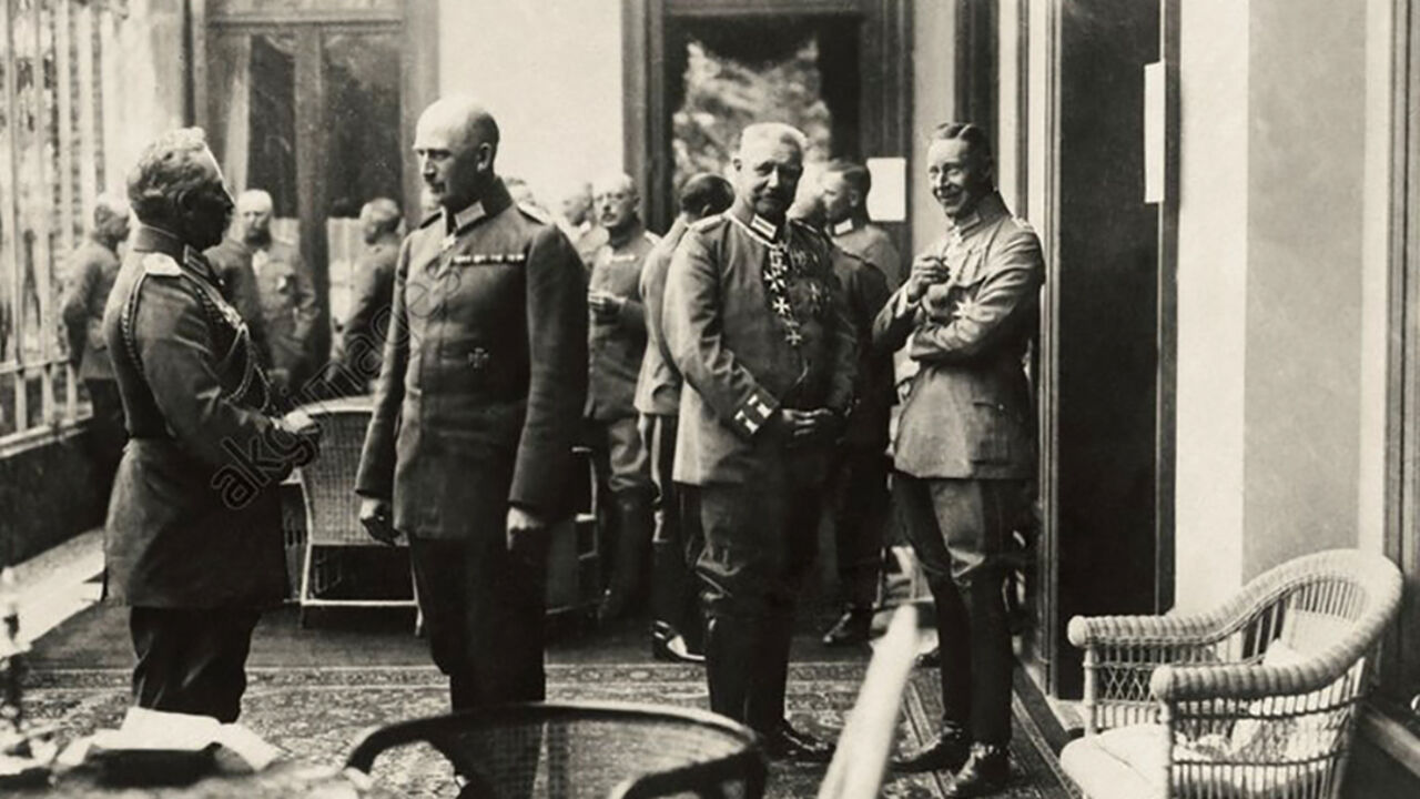 4. November 1918: Kaiser Wilhelm II. besucht seine Truppen an der Front in Belgien 8b52290e-ac62-11e8-abcc-02b7b76bf47f
