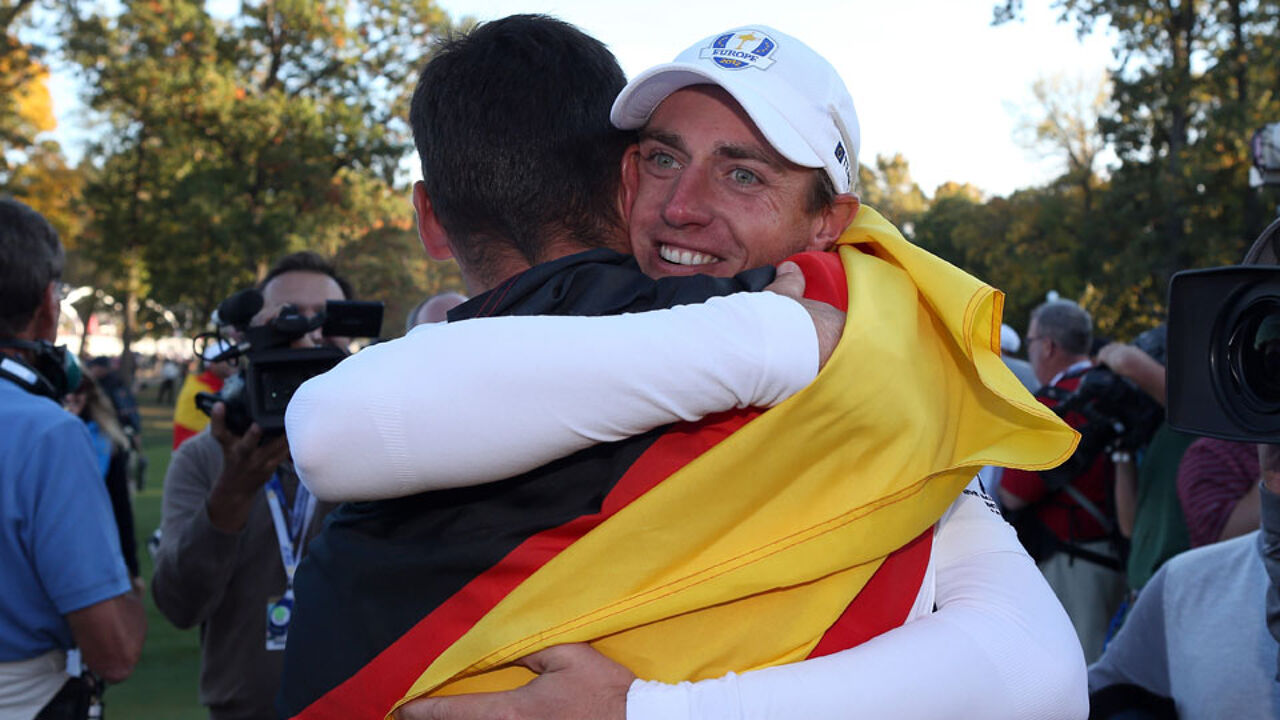 Nicolas Colsaerts geniet van de Ryder Cup-zege in 2012.