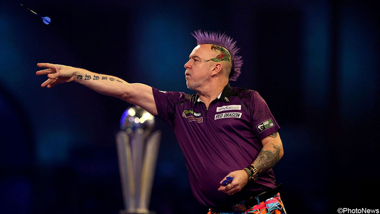 VIDEO Wereldkampioen Peter Wright gooit een ninedarter Darts sporza