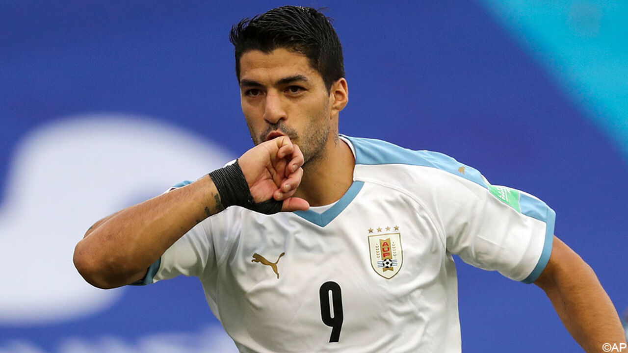 Luis Suarez still has to fight to reach the World Cup. Suarez