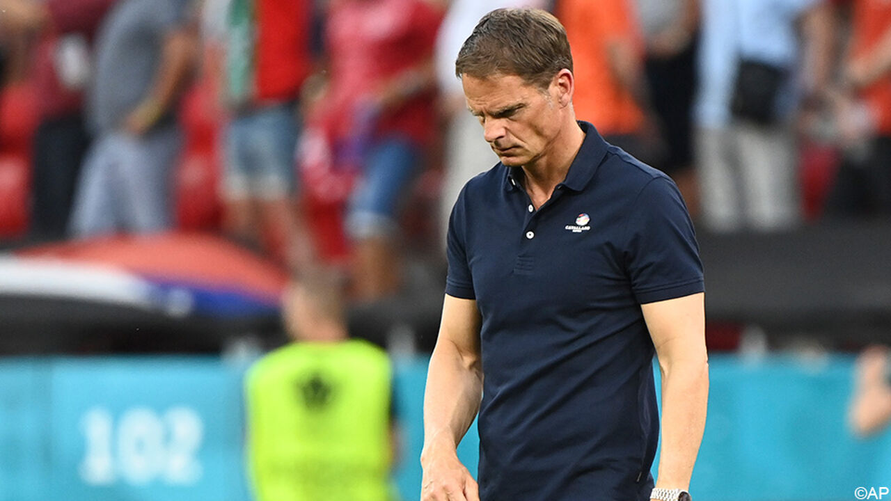 Frank de Boer could not lead the Netherlands after the 1/8 finals in this European Championship. Frank de Boer could not lead the Netherlands after the 1/8 finals in this European Championship.