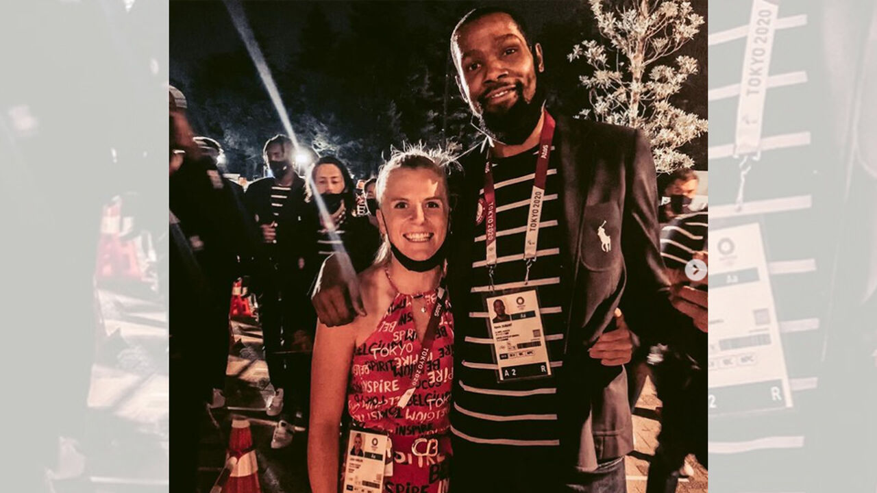 Julie Vanloo strikt foto met idool Kevin Durant: "Ik ben ...