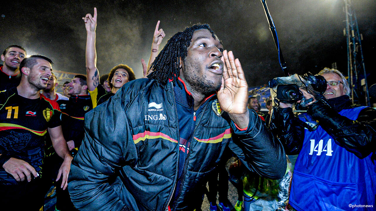 Lukaku viert de kwalificatie voor het WK in Brazilië.