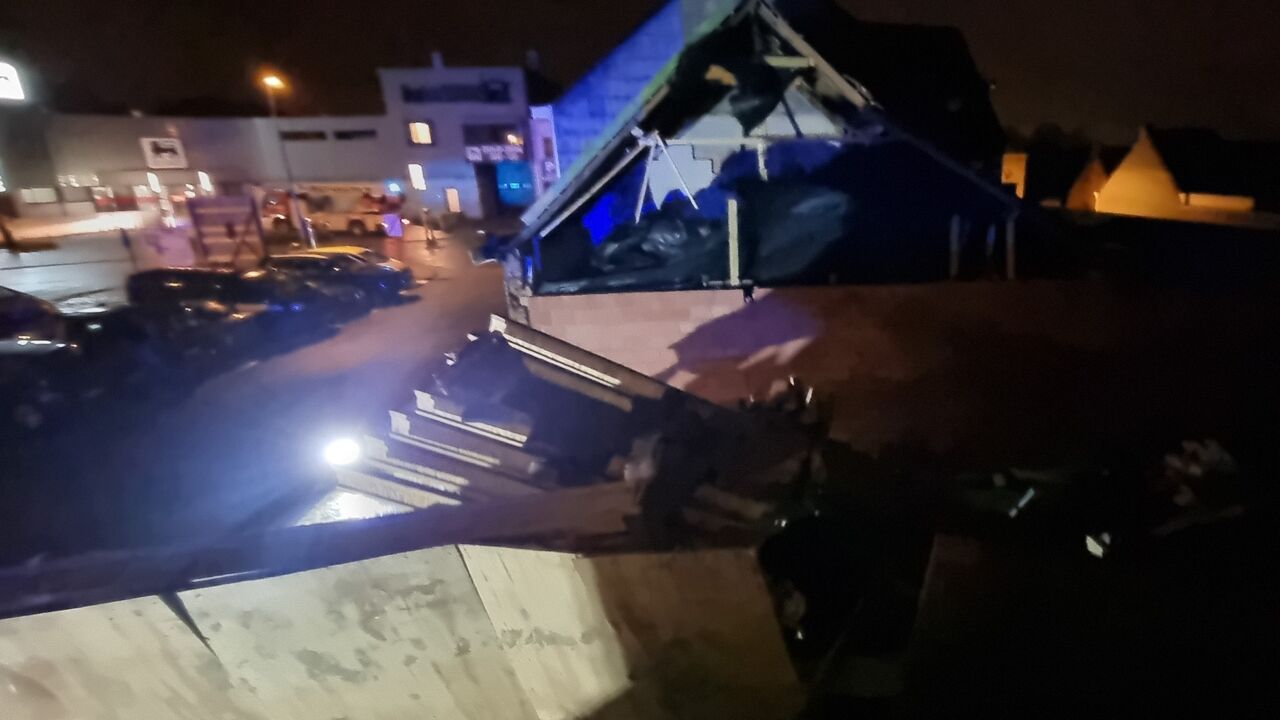 Huis In Aanbouw In Wetteren Stort In Door Hevige Wind, Enkel Materiële ...