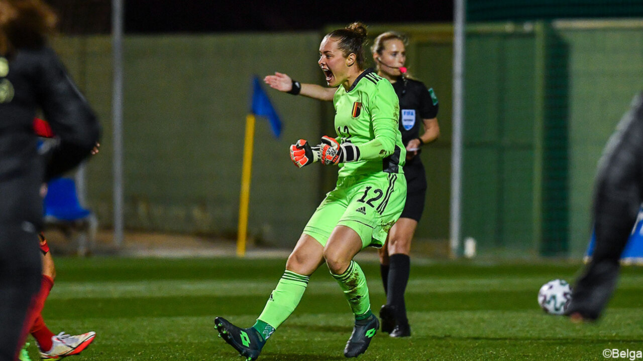 Doelvrouw Diede Lemey stopte drie strafschoppen tegen Wales.
