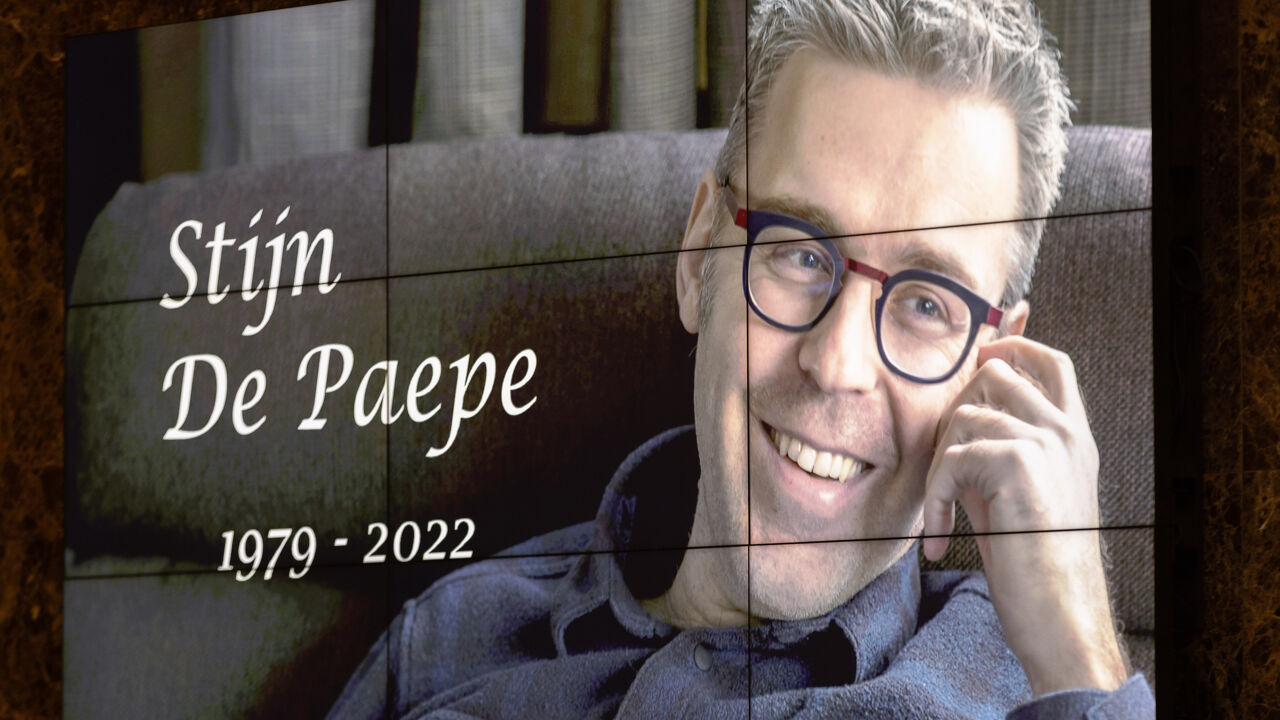 Dichter Stijn De Paepe uit Zele begraven na ingetogen plechtigheid