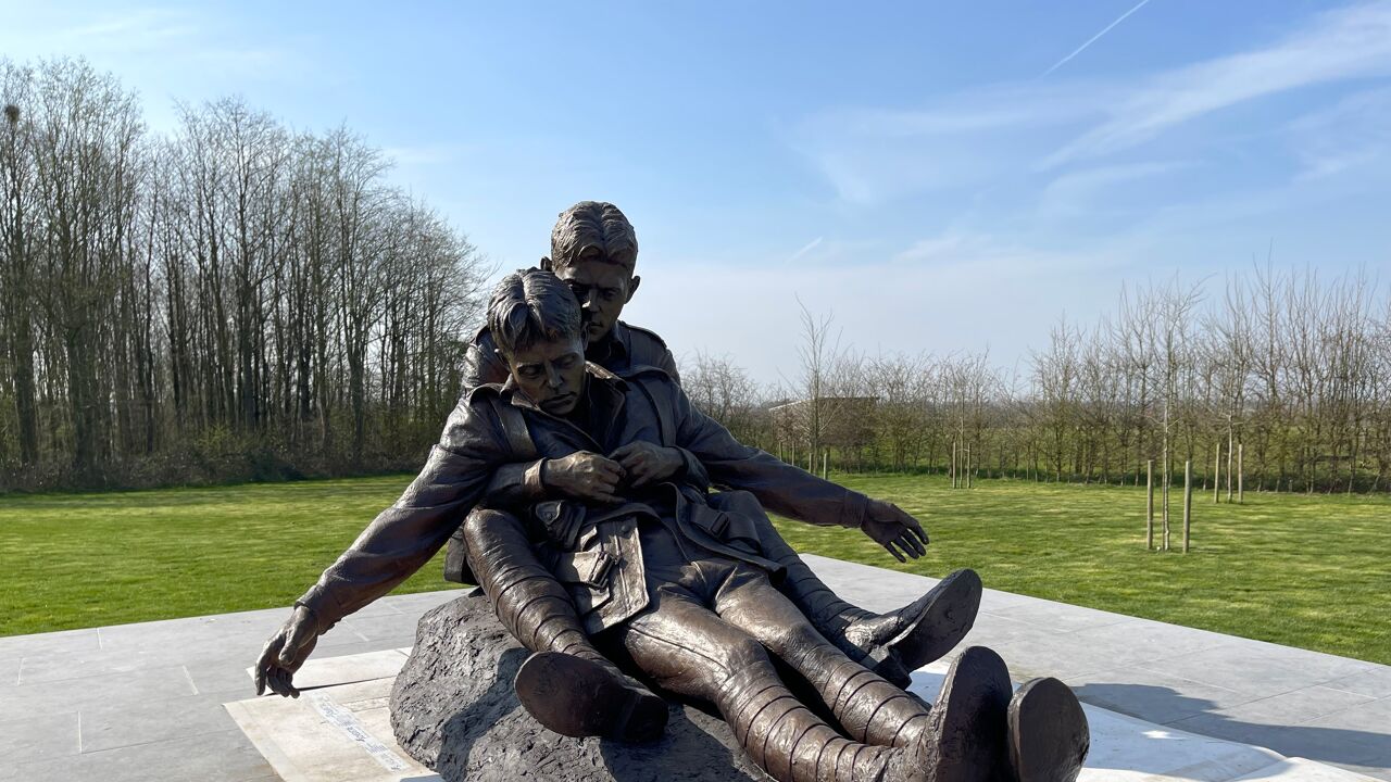 Beeld van broedertragedie "Brothers in Arms" na 15 jaar te zien op