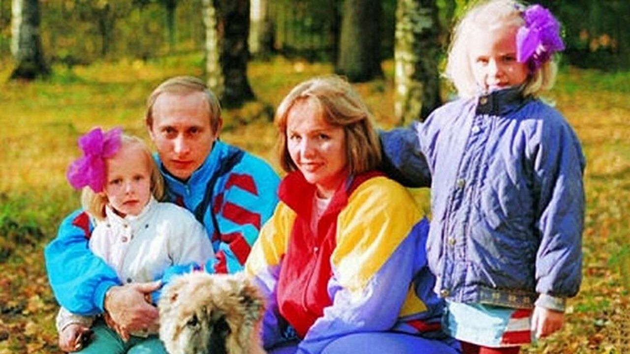 Ook Canada neemt de dochters van Vladimir Poetin in het vizier: omgeven