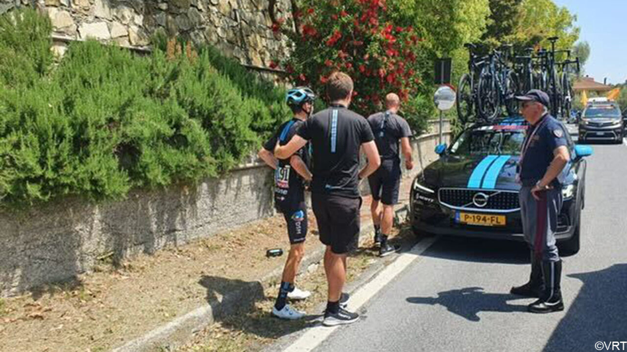 Het zag er lange tijd erg goed uit voor Romain Bardet, tot het noodlot weer toesloeg.