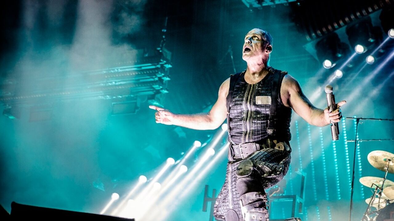 Rammstein. Джин рамштайн. Клавишник рамштайн. Тилль Линдеманн арты.